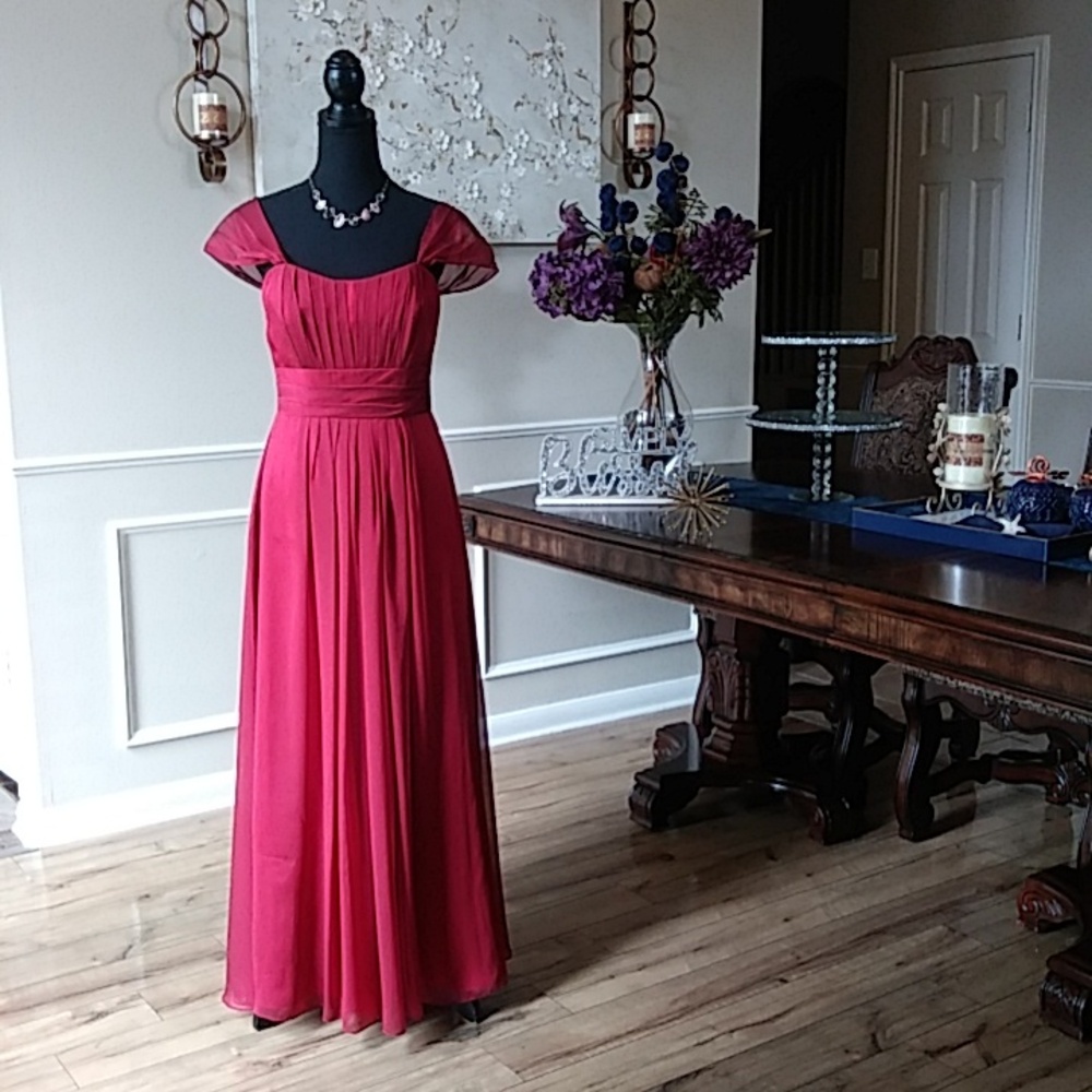 Belsoie Tiffany Chiffon Red Cap Sleeves Floor-length Gown. Size 8 - Picture 4 of 17